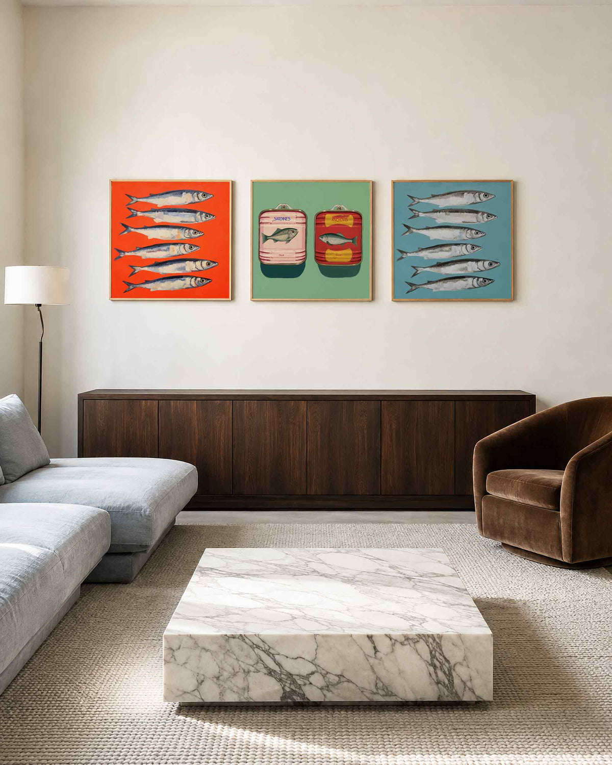 Interieurpresentatie van een driedelige vierkante posterset met sardines en ansjovis