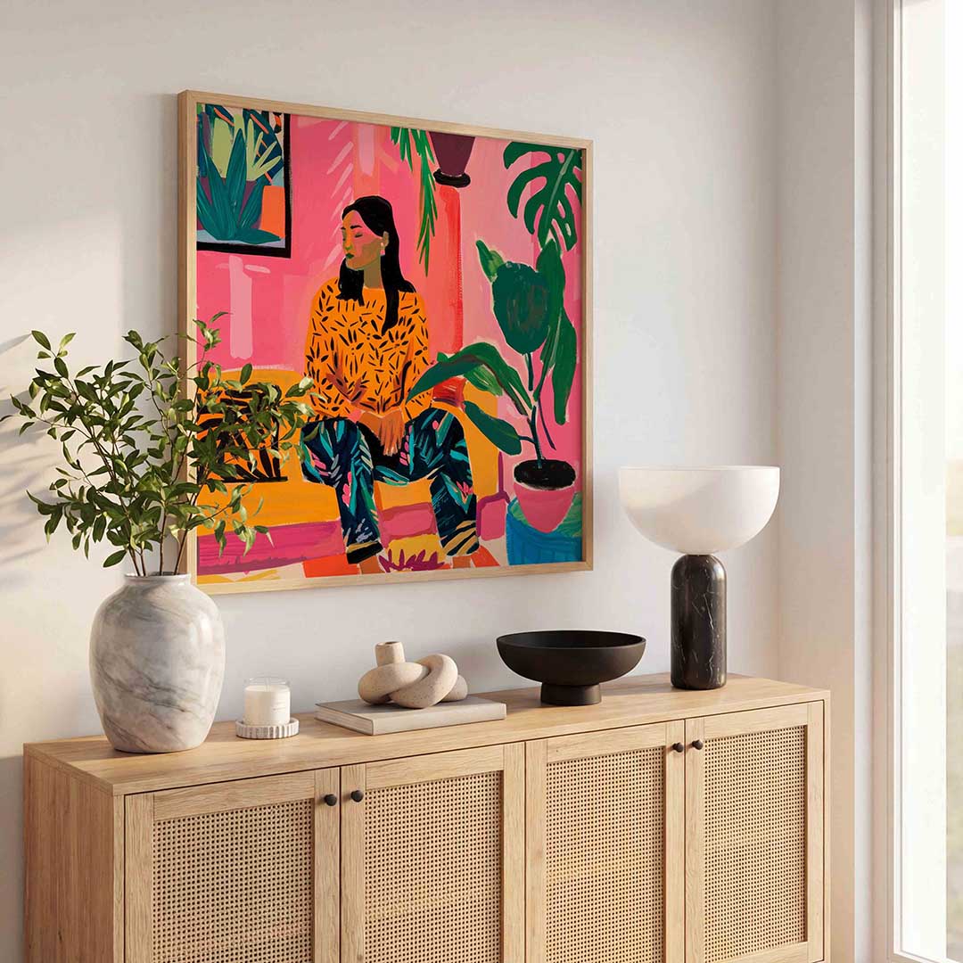 Vrouw op bank Poster