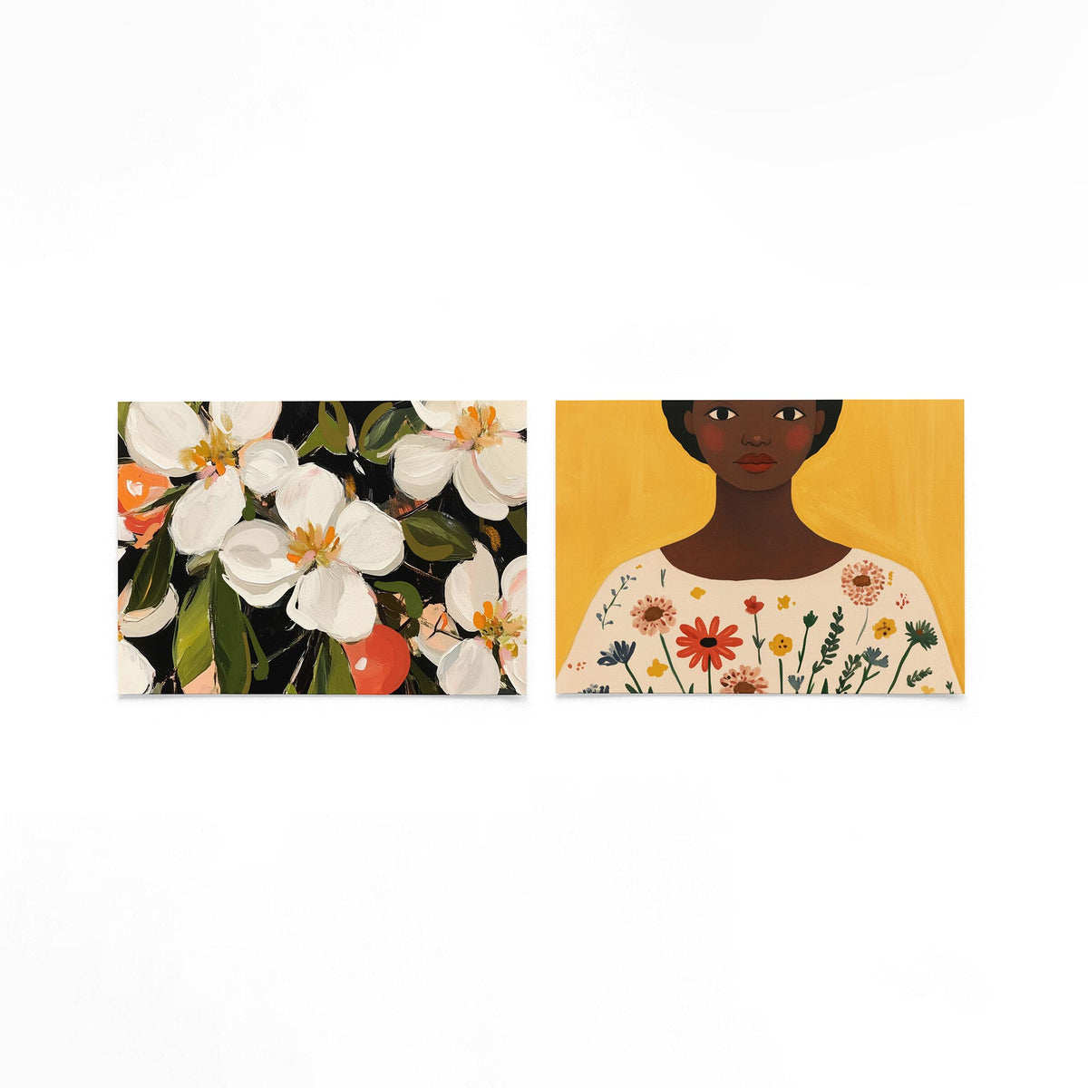 Twee liggende posters met een levendige compositie van grote witte bloemen op een gebroken witte achtergrond