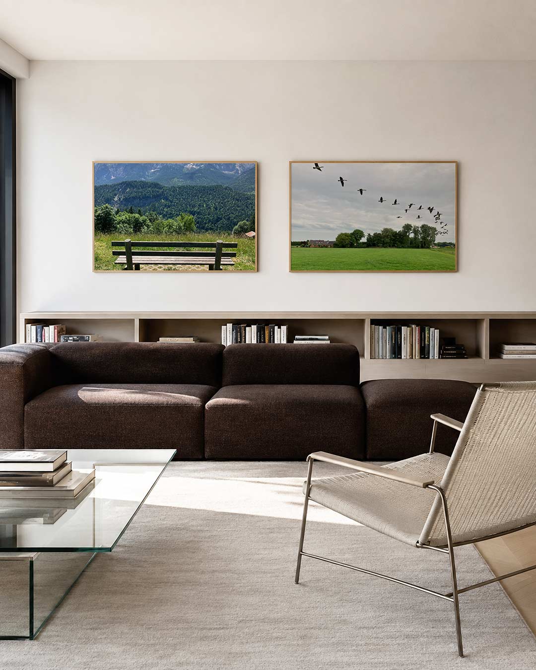Interieur met liggend fotografisch tweeluik bergenrust en vogelvlucht – Gerald Emming
