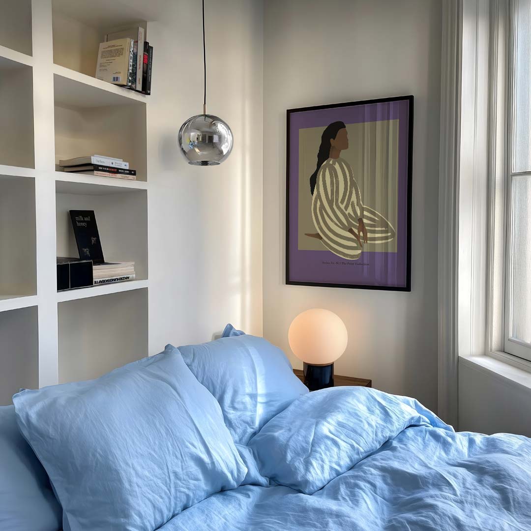 Elegante Zittende Vrouw Poster-WallArtistic