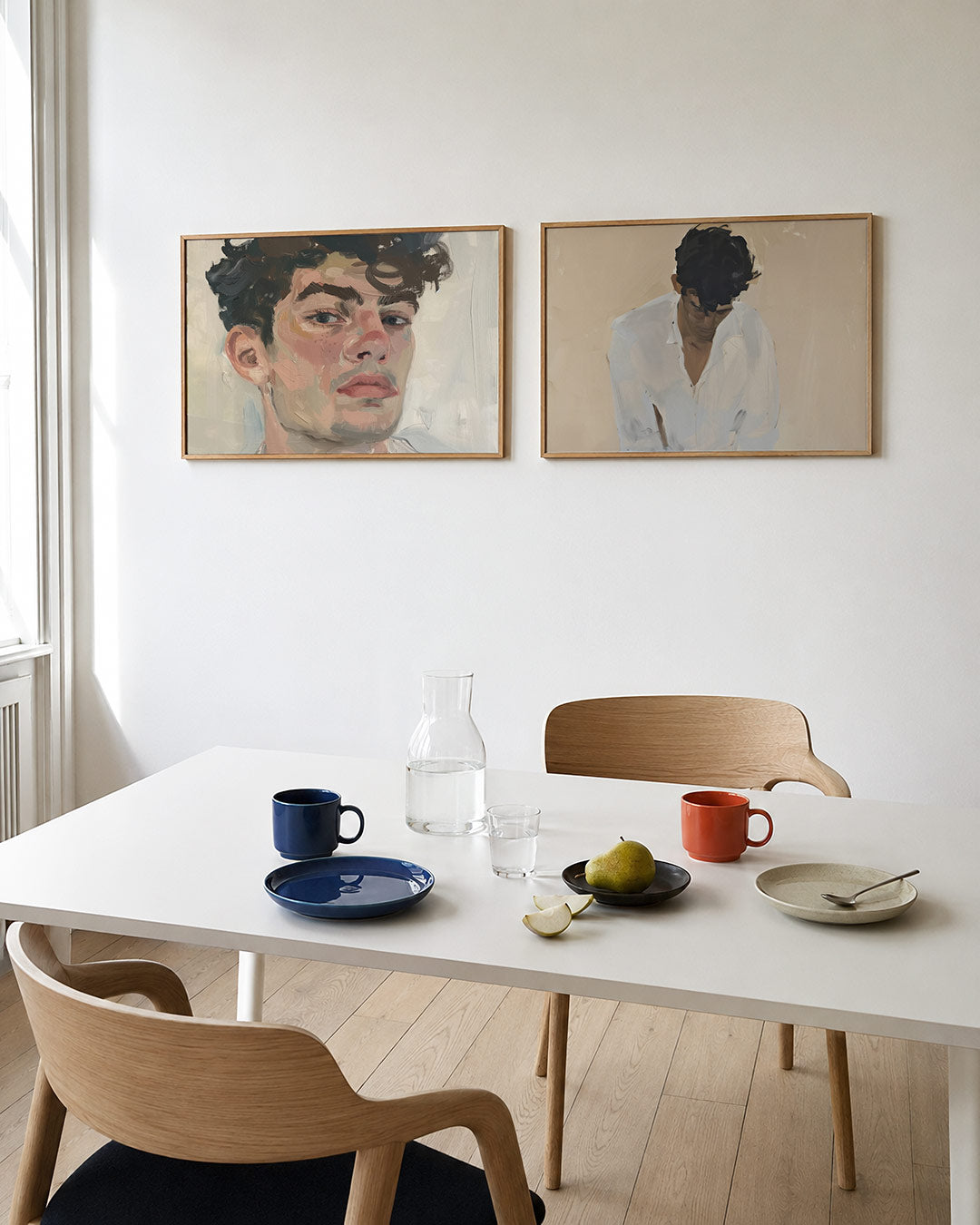 Twee liggende posters met donkere tinten en een rustige visuele opbouw, aan de muur in een interieur
