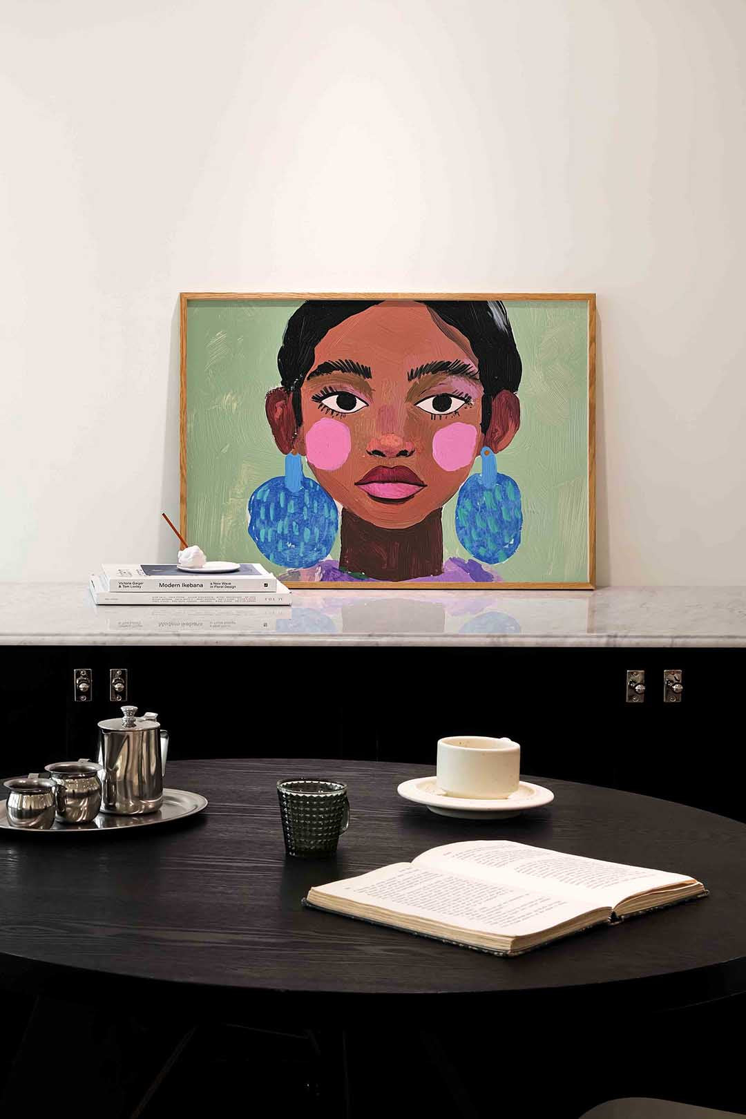 Portret met blauwe oorbellen Poster