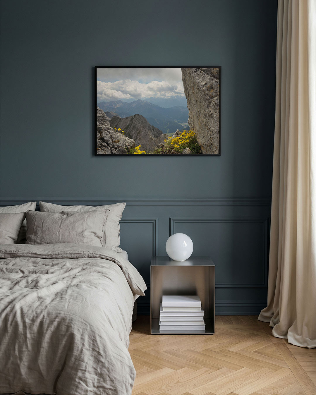 Berglandschap met bloemen Poster