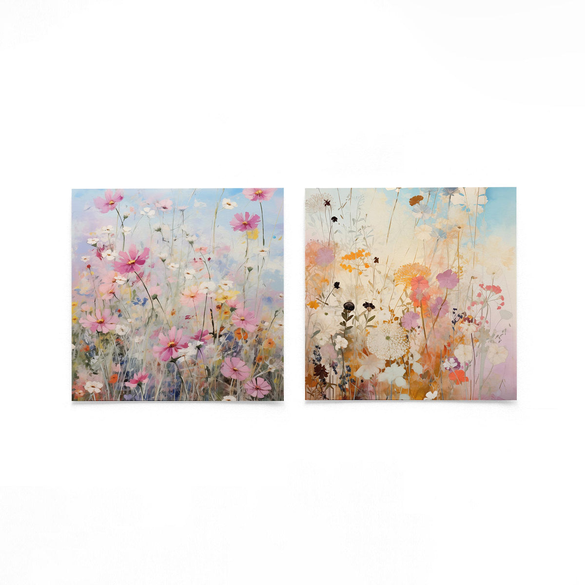 Twee vierkante posters met bloemenweide op een gebroken witte achtergrond