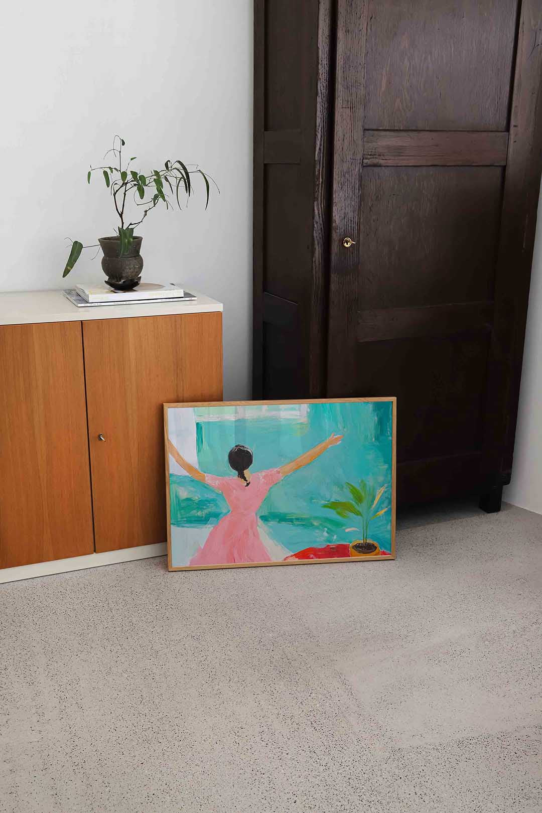 Vrouw in roze jurk Poster