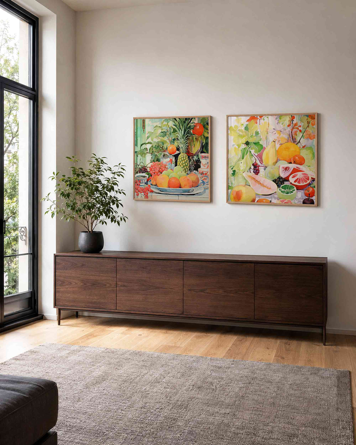 Interieurpresentatie van een tweedelige vierkante posterset met citrus en fruit