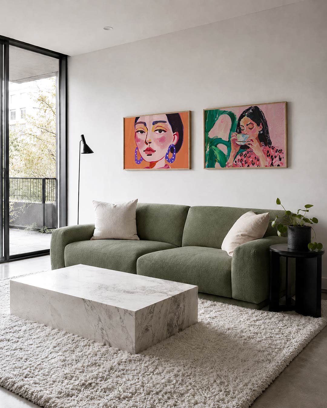 Tweedelige posterset met een gezicht met levendige kleuren, getoond in een interieur
