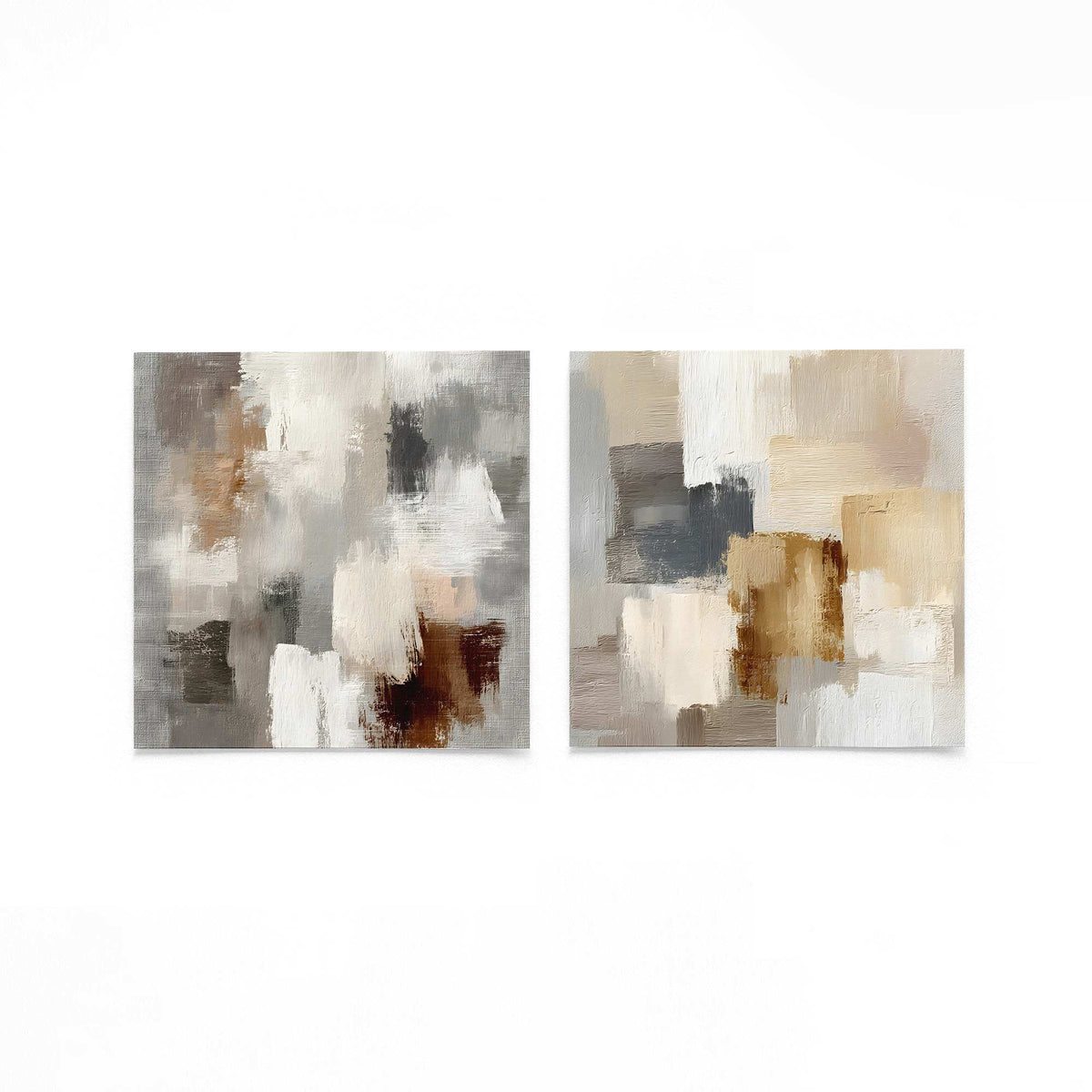 Twee vierkante posters met textuurvlakken abstract op een gebroken witte achtergrond