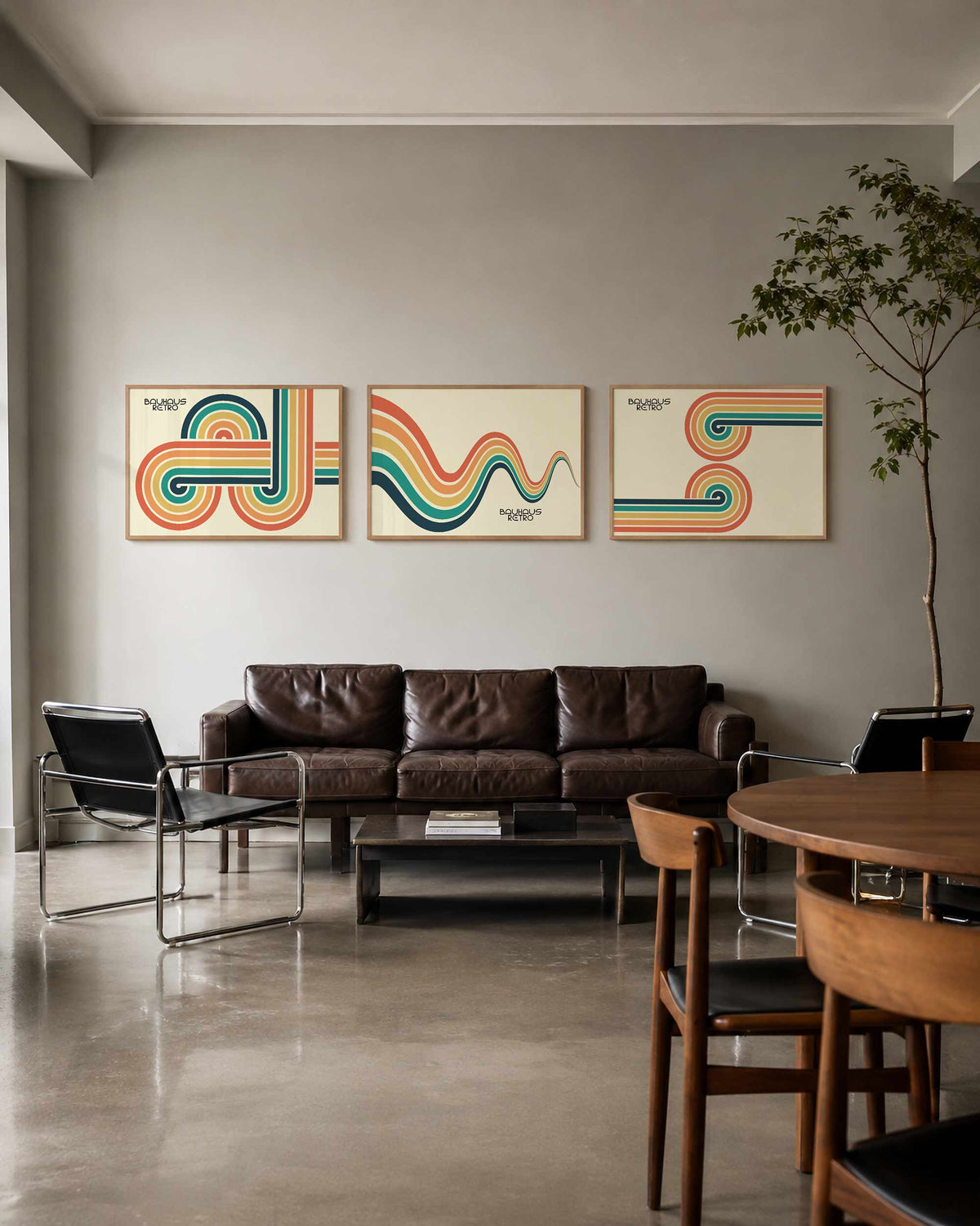 Interieurmockup van drieluik landscape-posterset met retrobanen in kleur