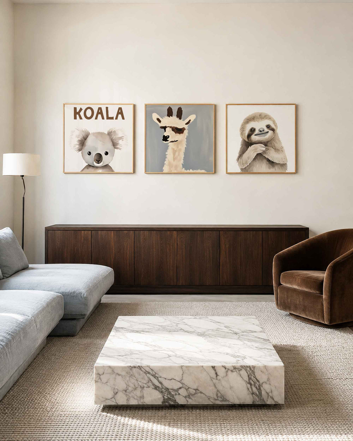 Interieurpresentatie van een driedelige vierkante posterset met dierenportretten