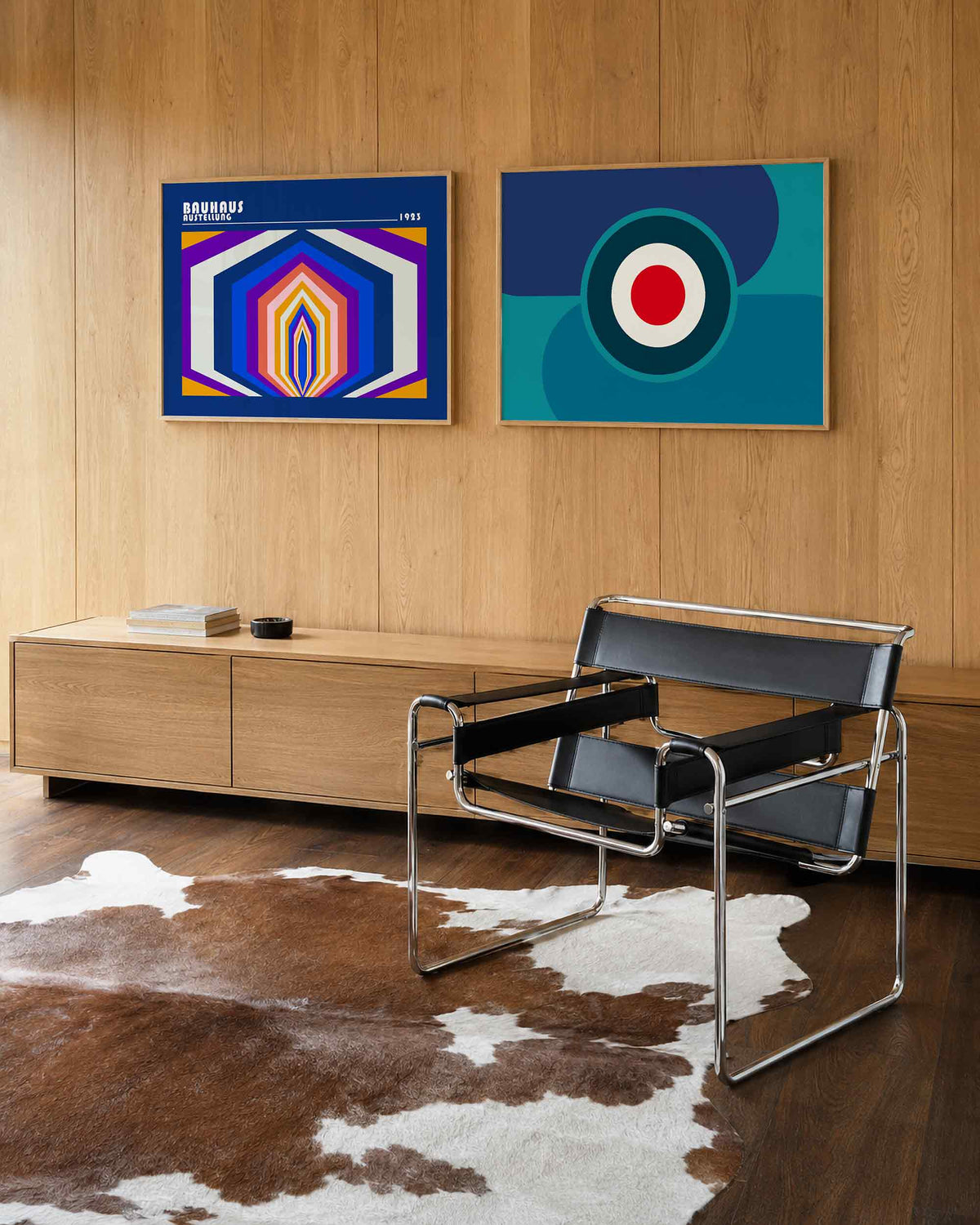 Interieurmockup van tweedelige landscape-posterset met kleurbogen en concentrische cirkels