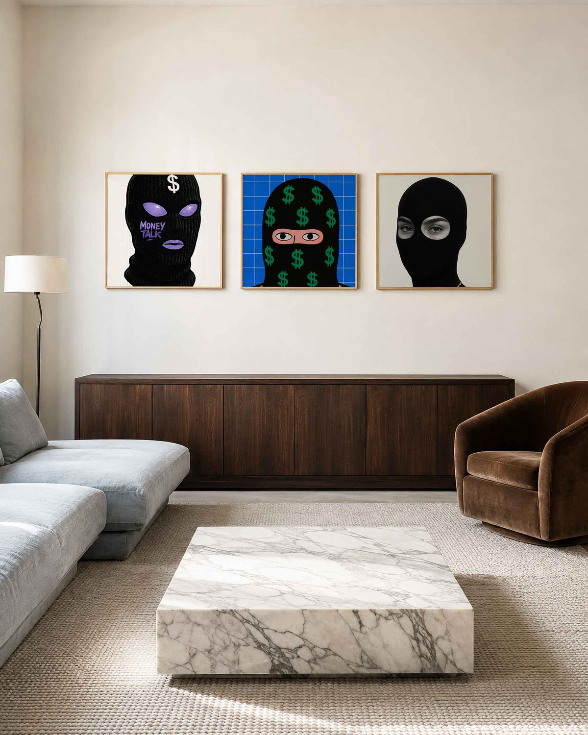 Interieurpresentatie van een driedelige vierkante posterset met gemaskerde gezichten