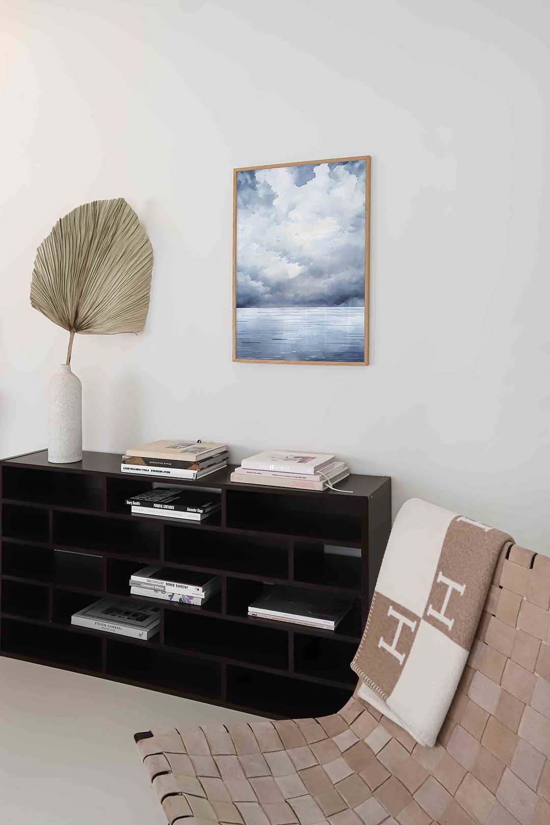 Wolkachtige lucht en zee Poster