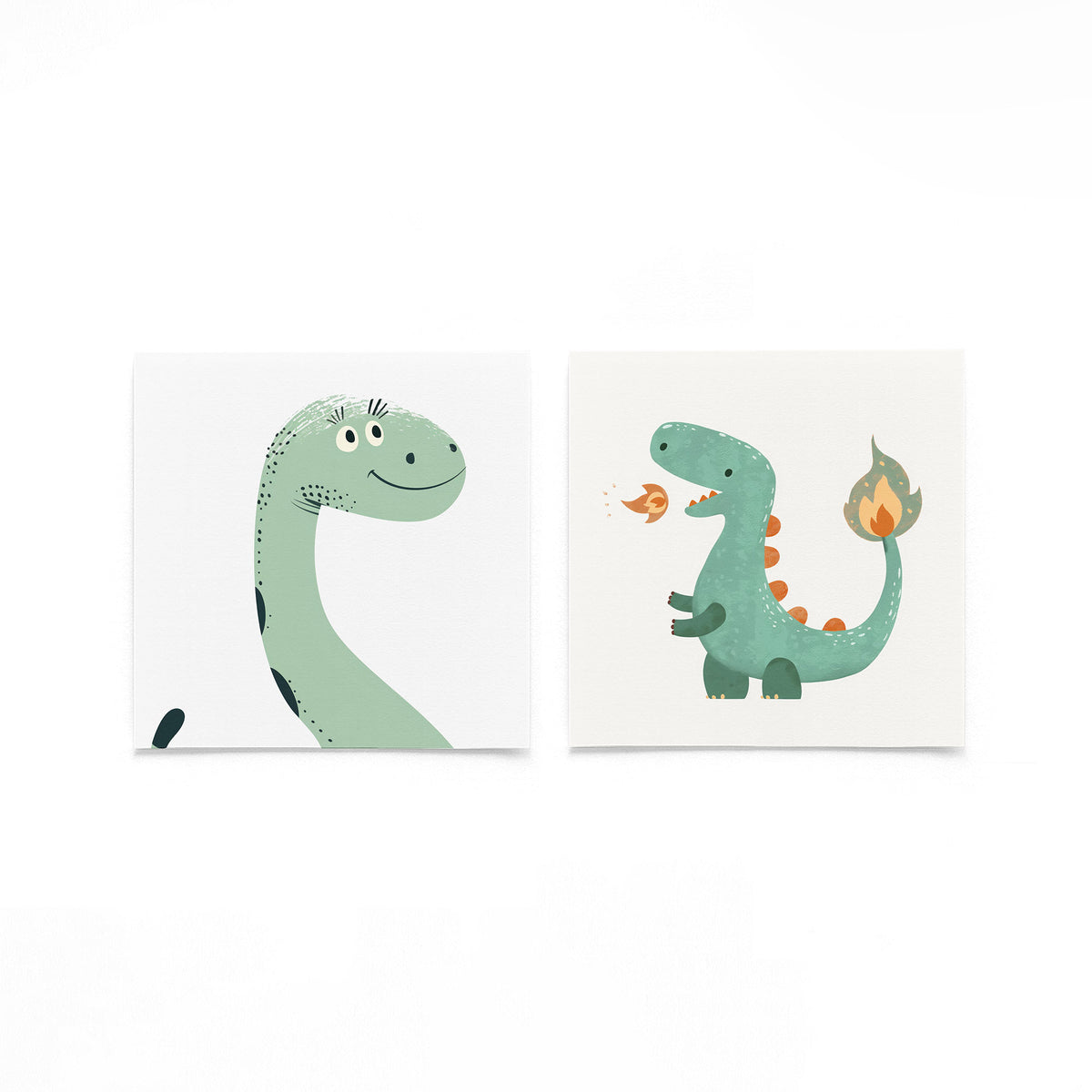 Twee vierkante posters met dinosaurussen op een gebroken witte achtergrond