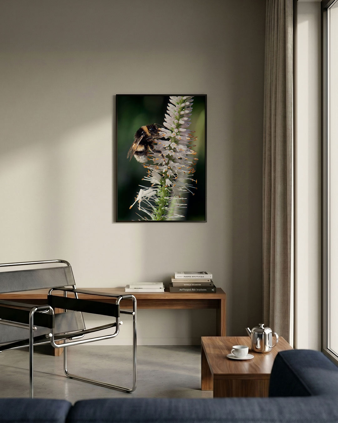 Bij op bloem Poster