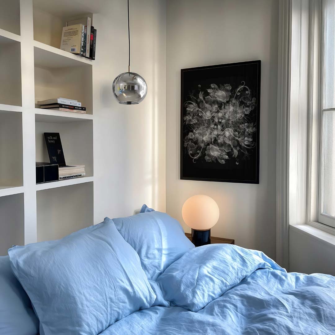 Mystieke Bloemenpracht in Zwart-Wit Poster-WallArtistic