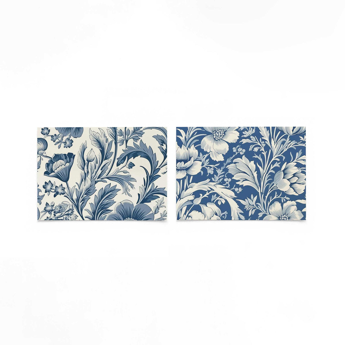Twee liggende posters met een weelderige verzameling van blauwe bloemen en bladeren op een gebroken witte achtergrond