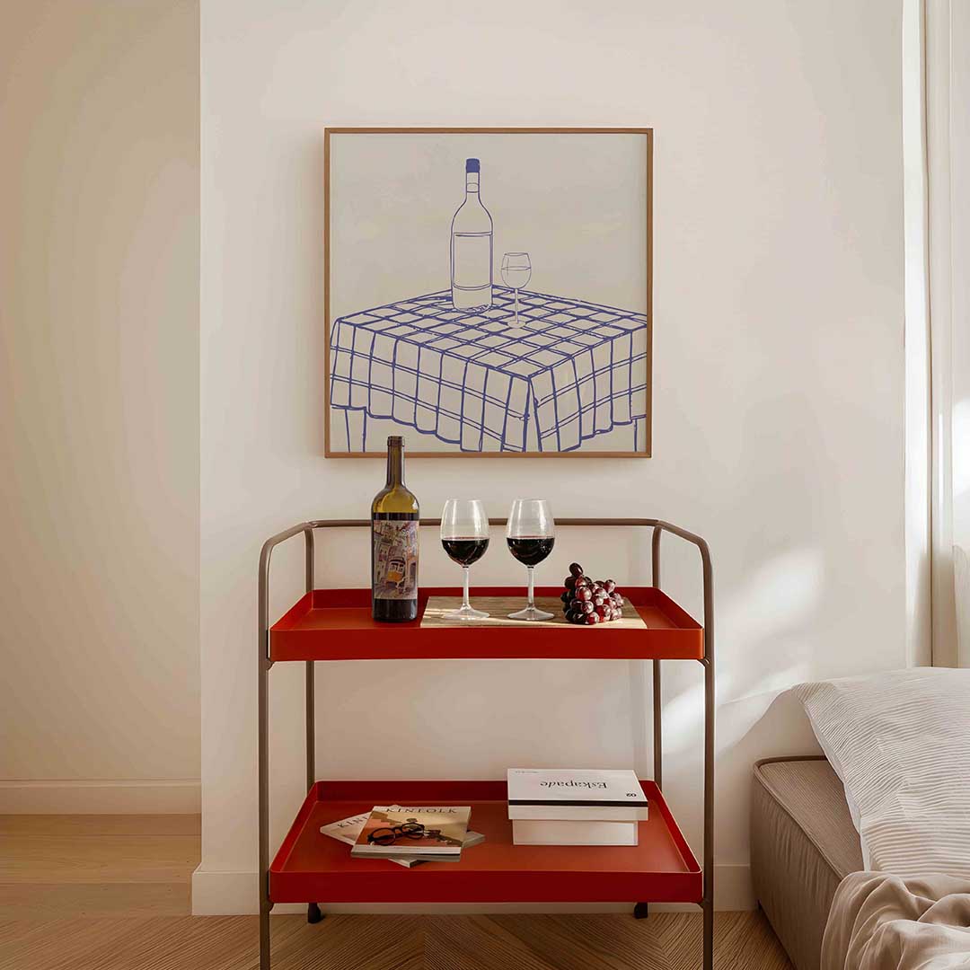 Fles en glas op tafel Poster