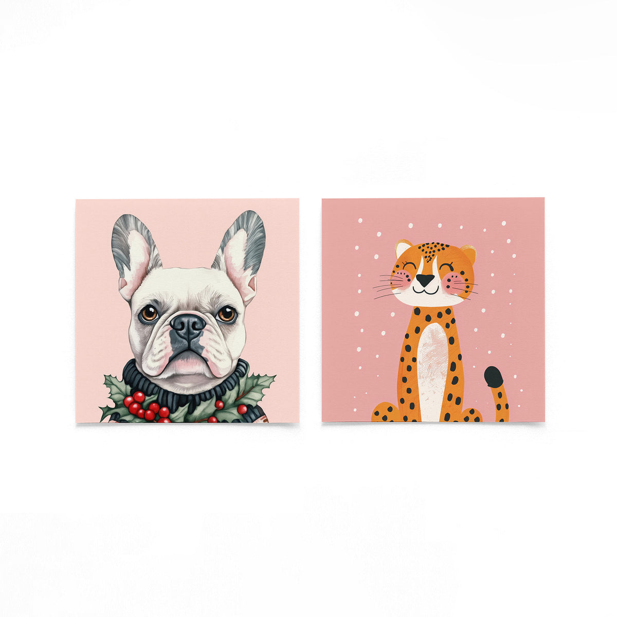 Twee vierkante posters met hond en luipaard op een gebroken witte achtergrond