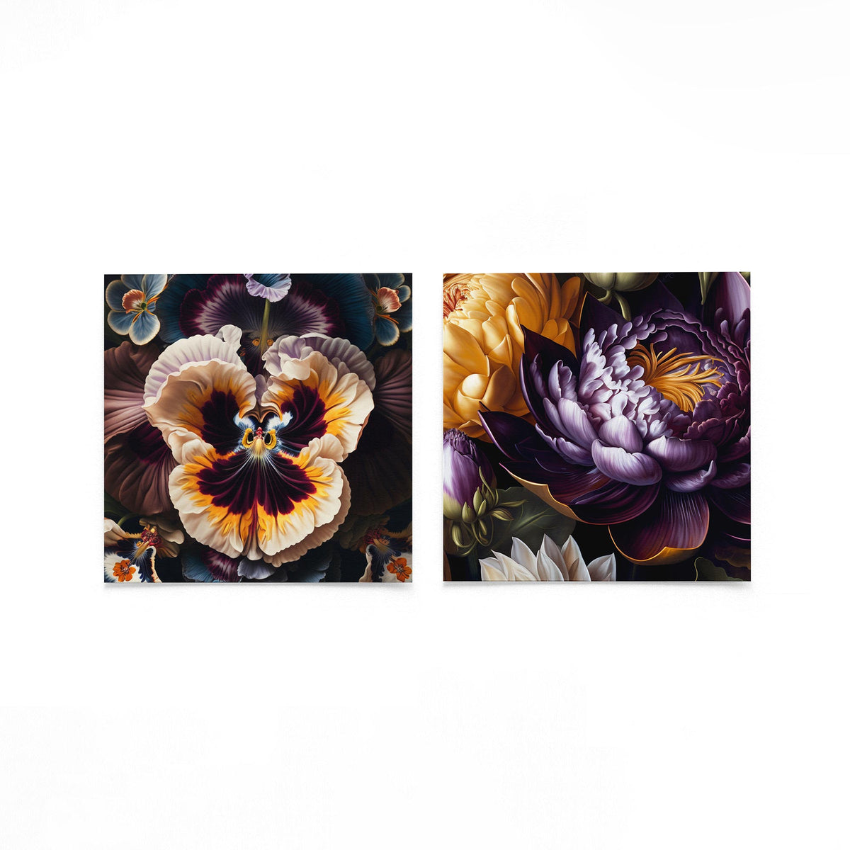 Twee vierkante posters met bloemenclose ups op een gebroken witte achtergrond