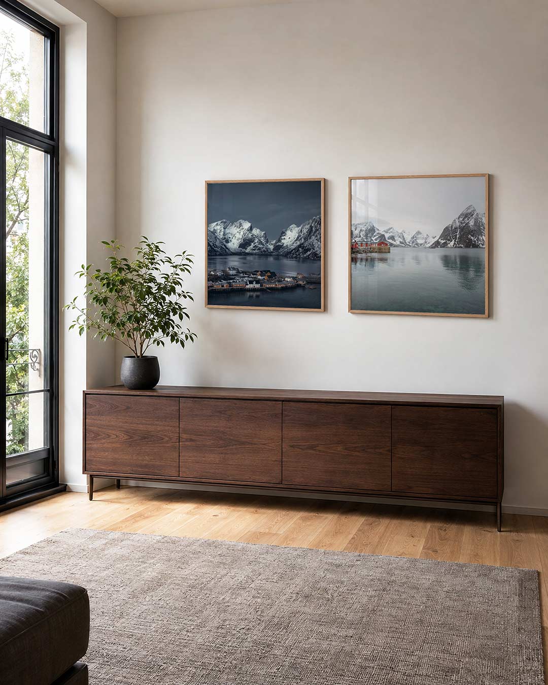 Interieur met vierkant fotografisch tweeluik stilte aan de fjord – Gerald Emming