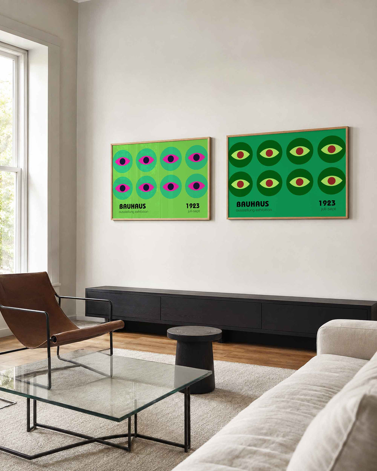 Interieurmockup van tweedelige landscape-posterset met herhalende ogen in groen