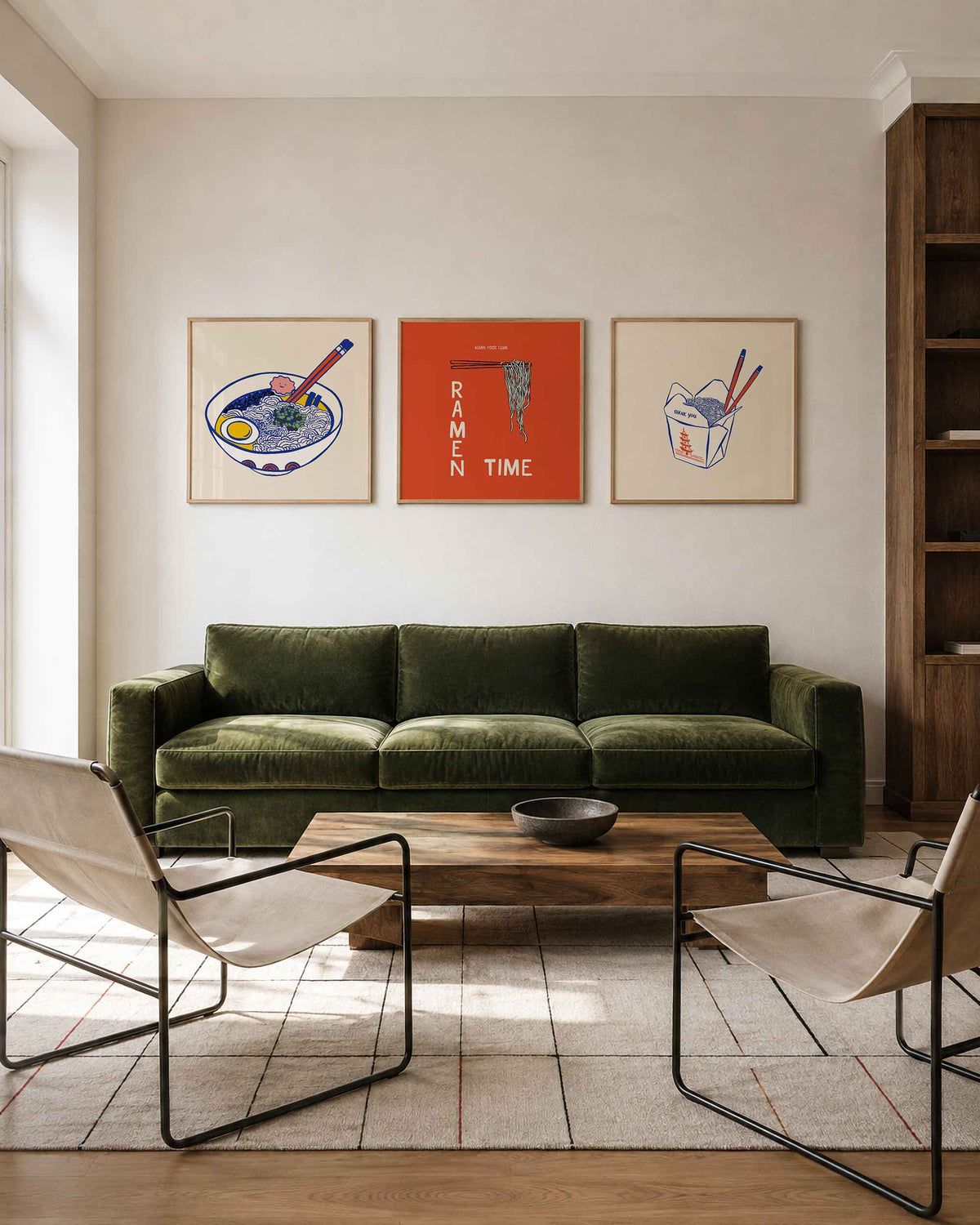 Interieurpresentatie van een driedelige vierkante posterset met aziatische noedels