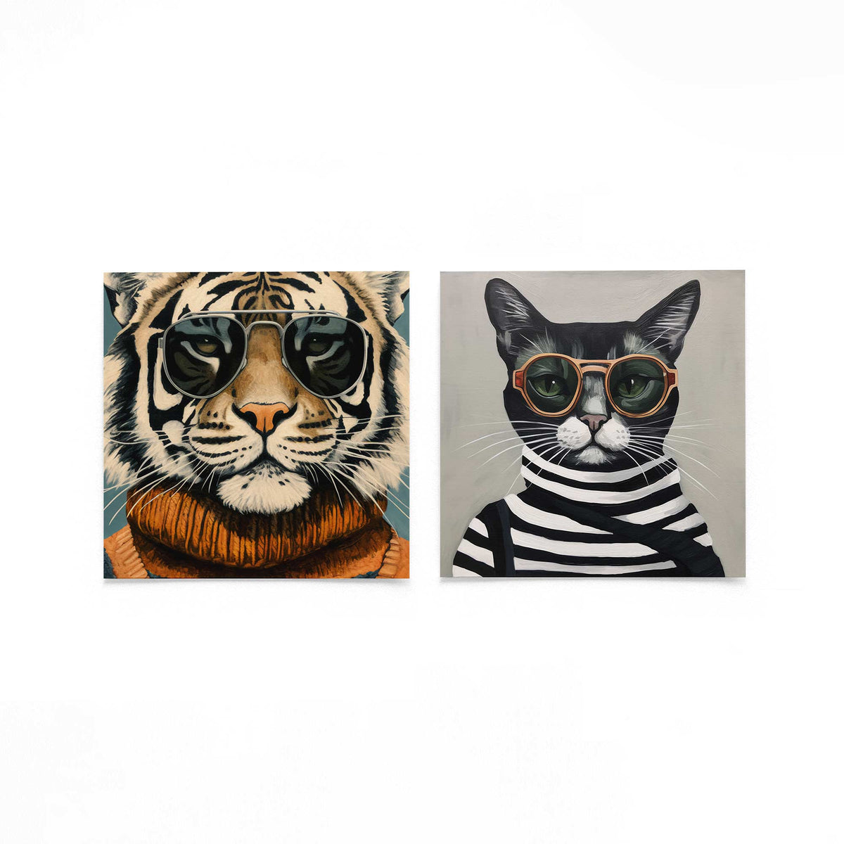 Twee vierkante posters met tijger en kat op een gebroken witte achtergrond