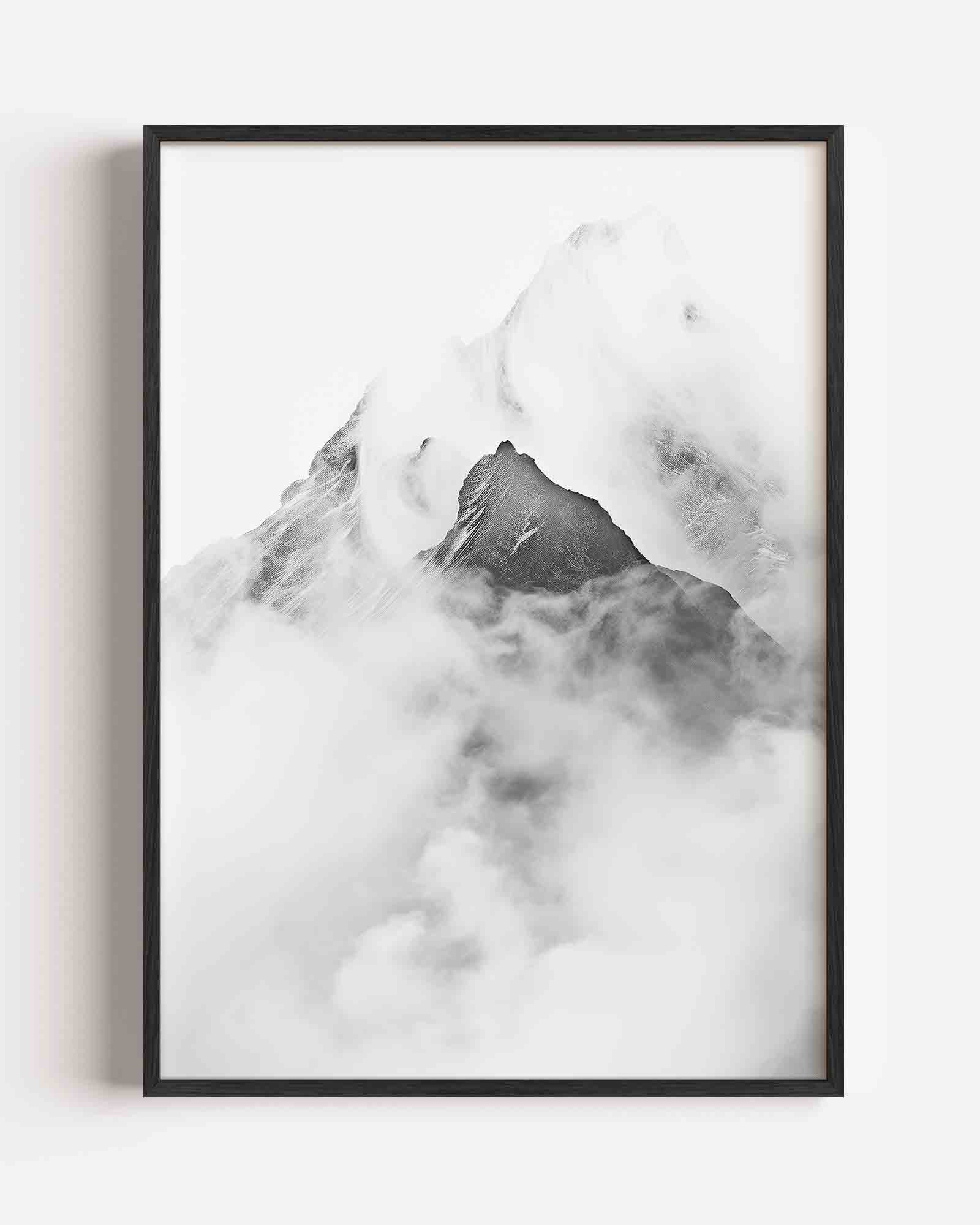 Bergtop in wolken Poster