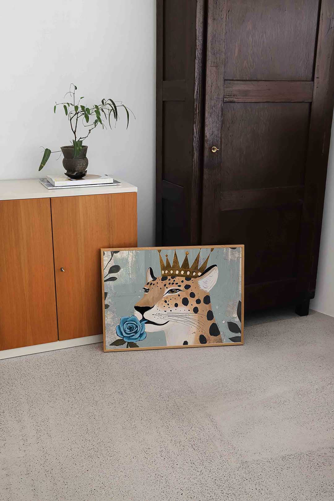 Luipaard met kroon en blauwe roos Poster