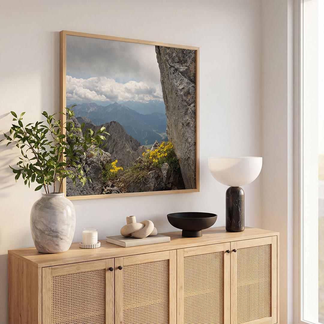 Berglandschap met bloemen Poster