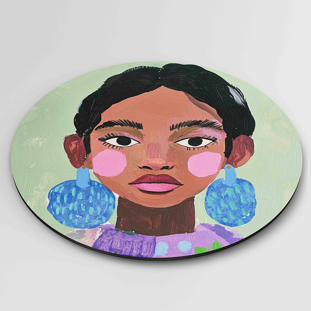 Portret met blauwe oorbellen Muurcirkel