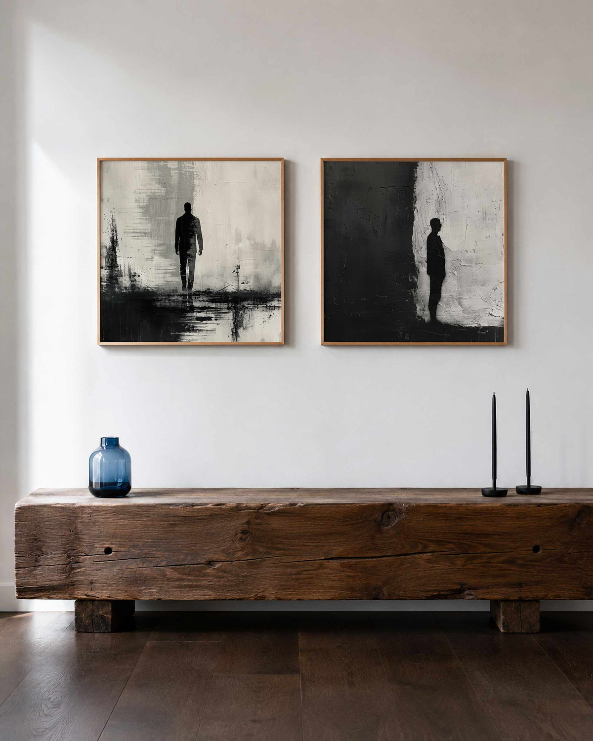 Interieurpresentatie van een tweedelige vierkante posterset met silhouetten in contrast
