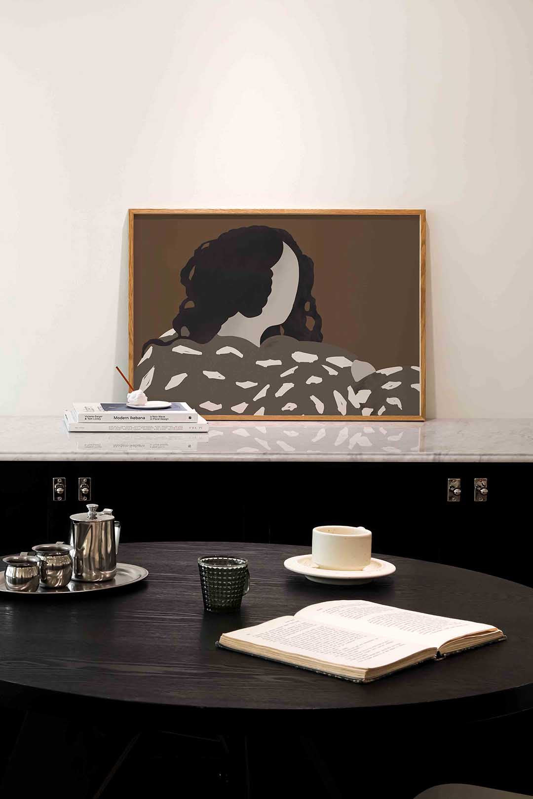 Vrouw met donkere krullen Poster