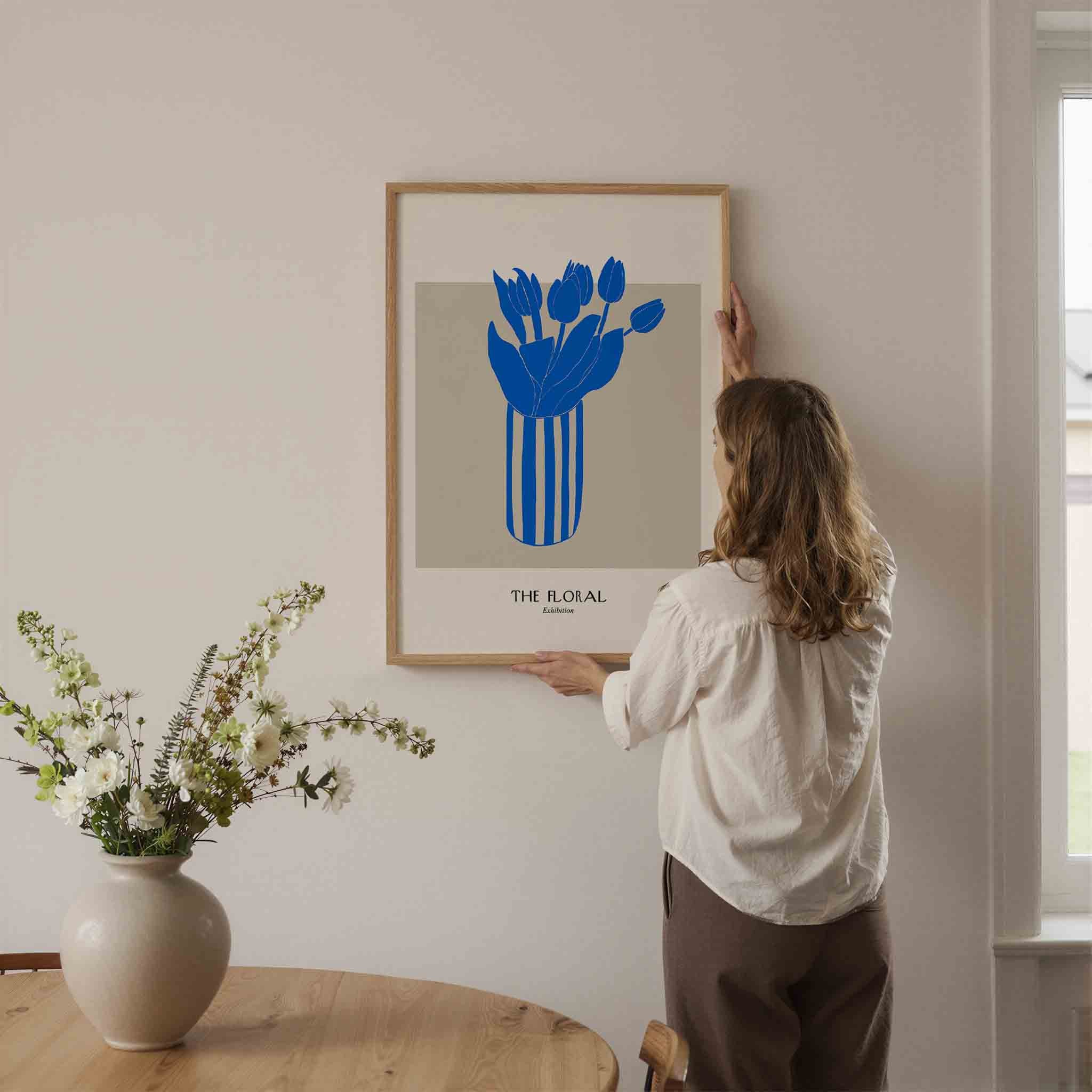 Blauwe tulpen in vaas Poster