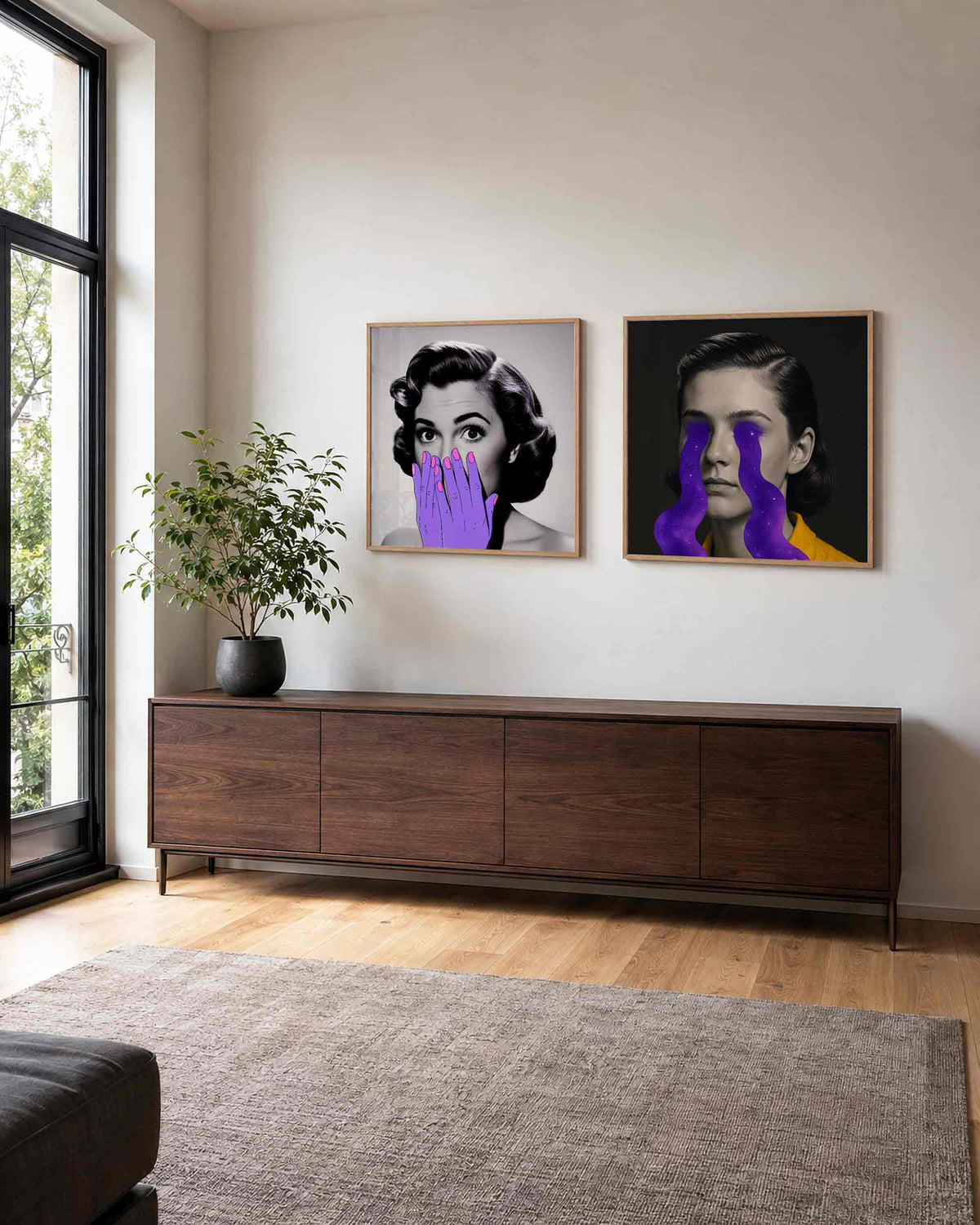 Interieurpresentatie van een tweedelige vierkante posterset met vrouwenportretten