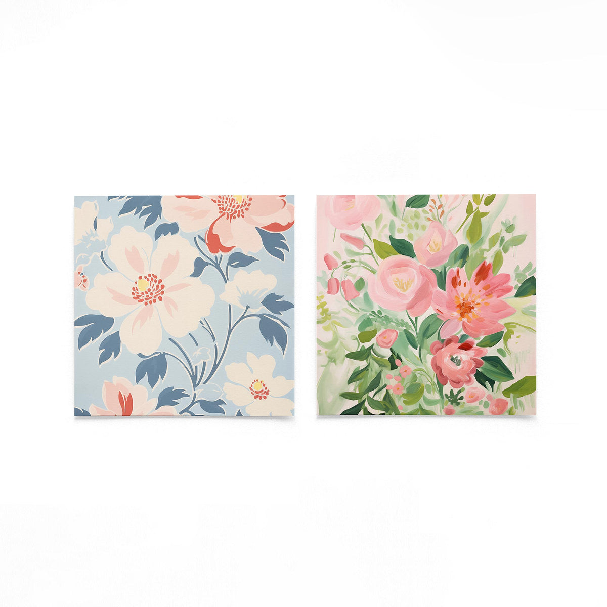 Twee vierkante posters met bloemen en bladeren op een gebroken witte achtergrond