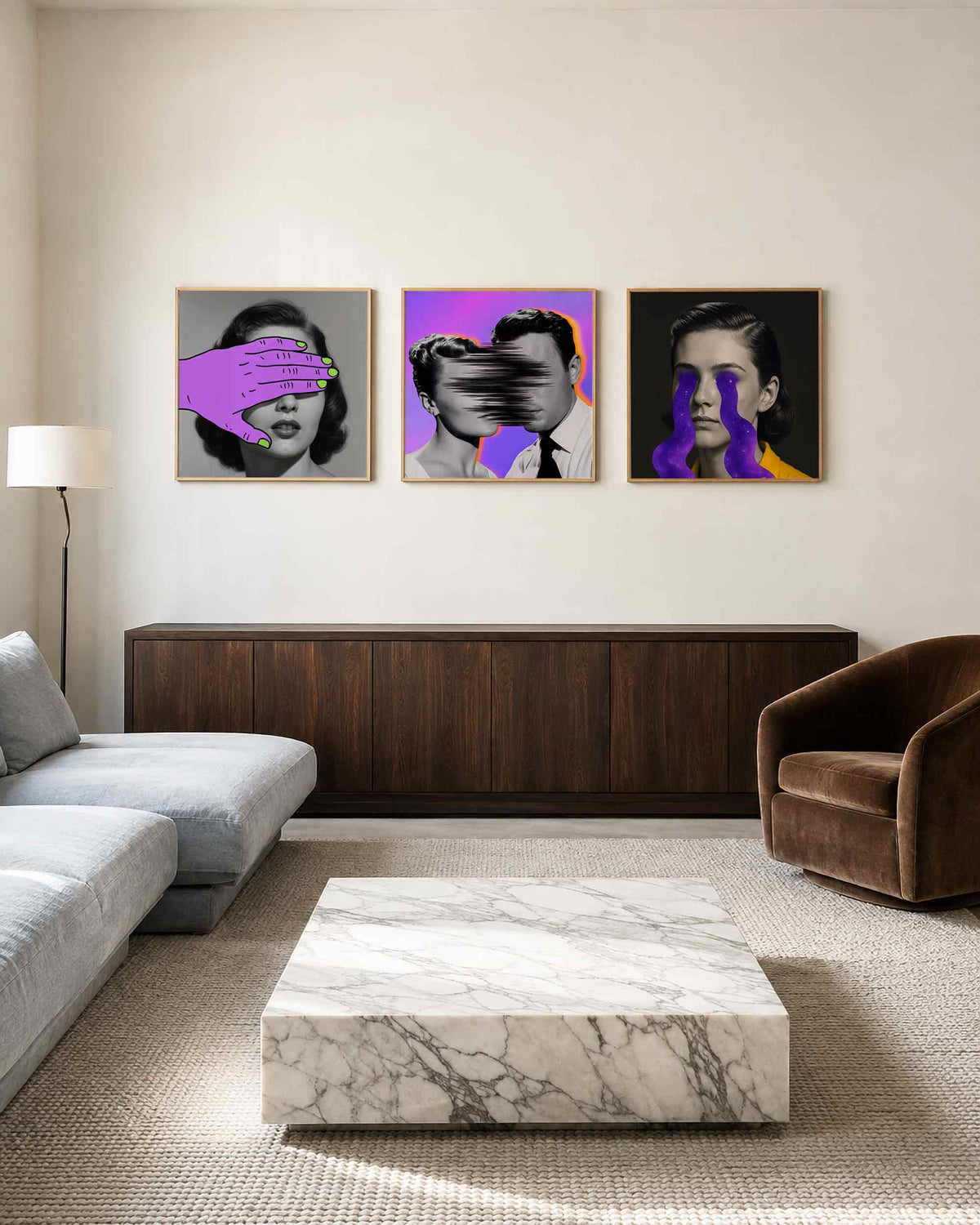 Interieurpresentatie van een driedelige vierkante posterset met surrealistische portretten