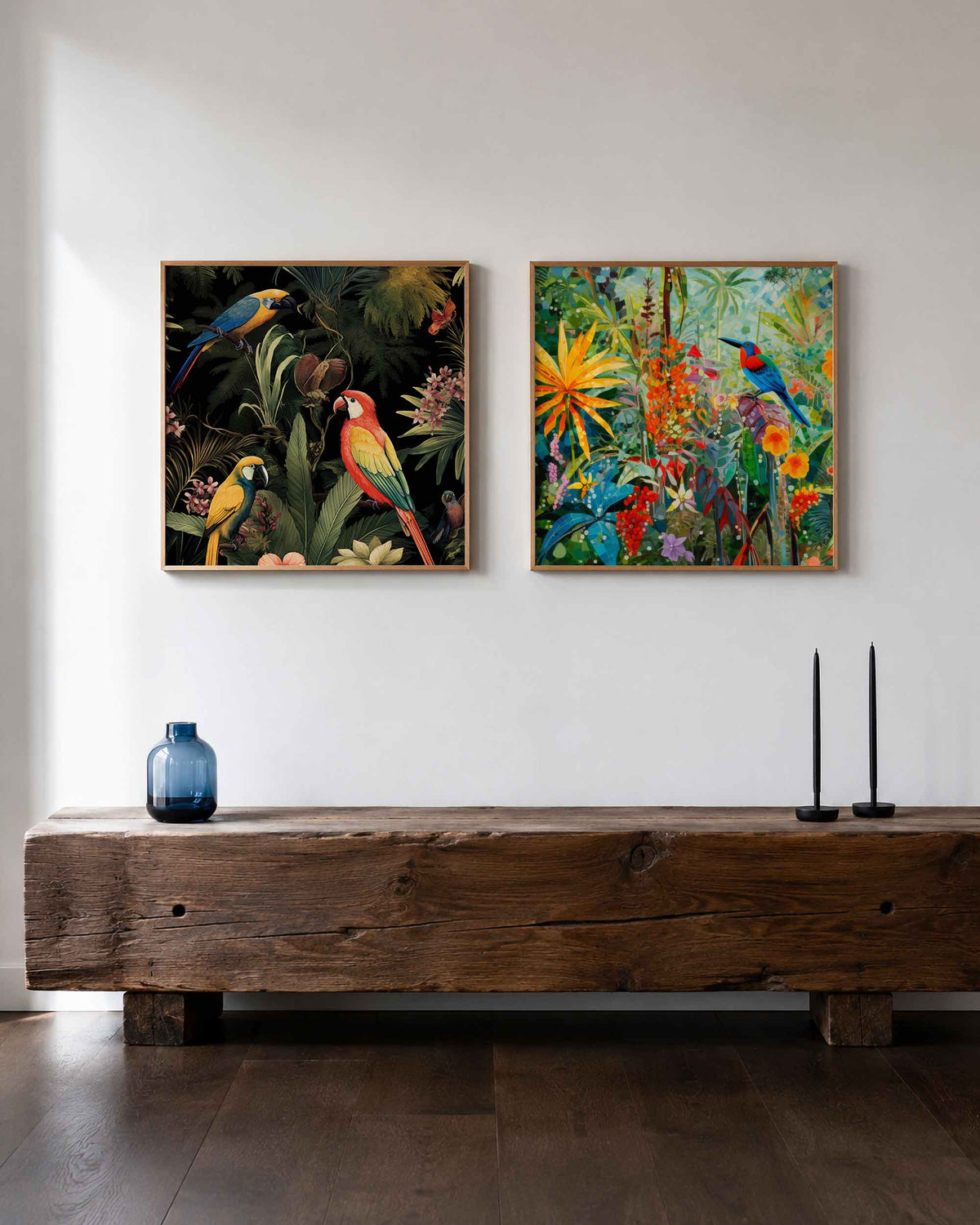 Interieurpresentatie van een tweedelige vierkante posterset met tropische vogels