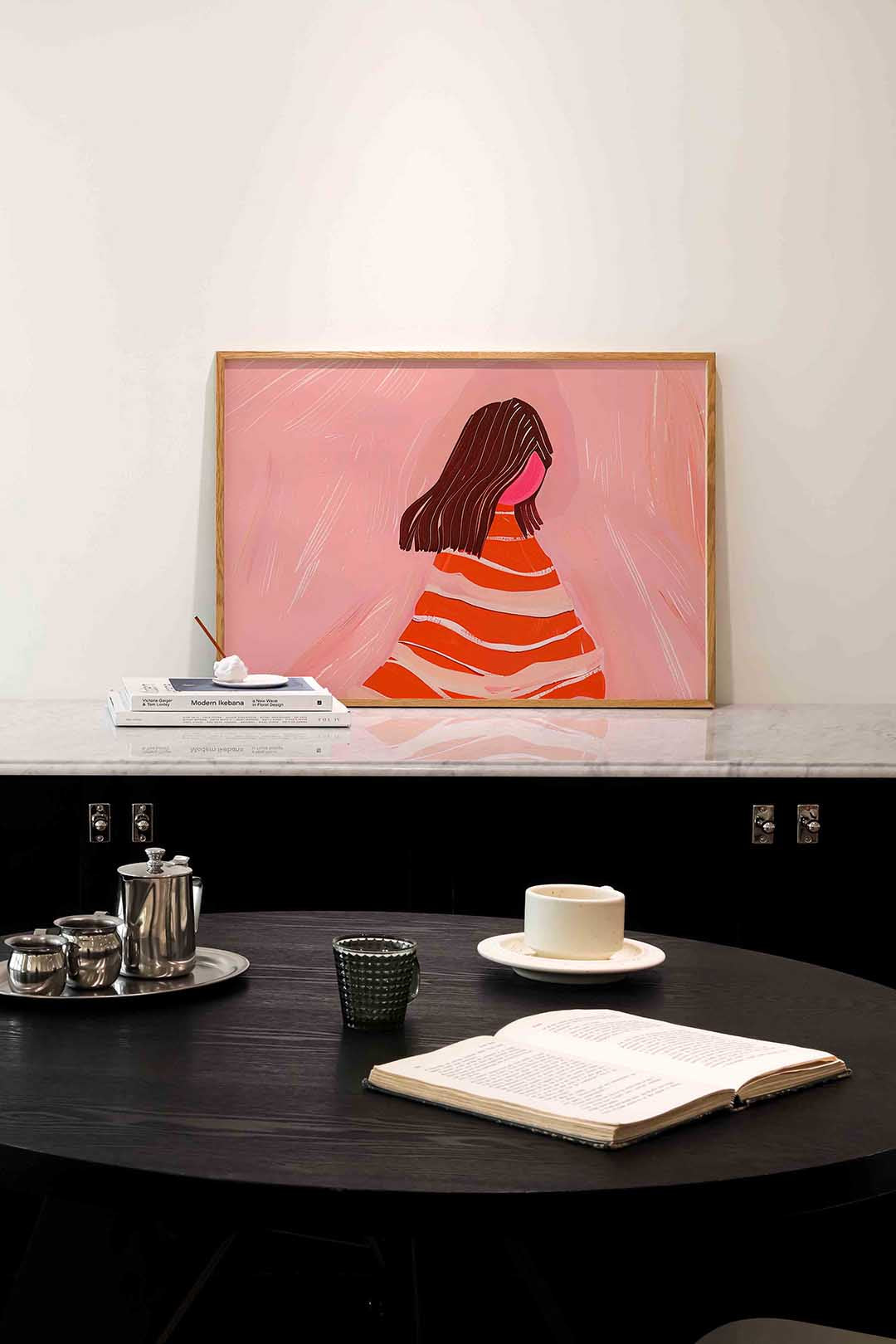 Gestreepte jurk en roze achtergrond Poster