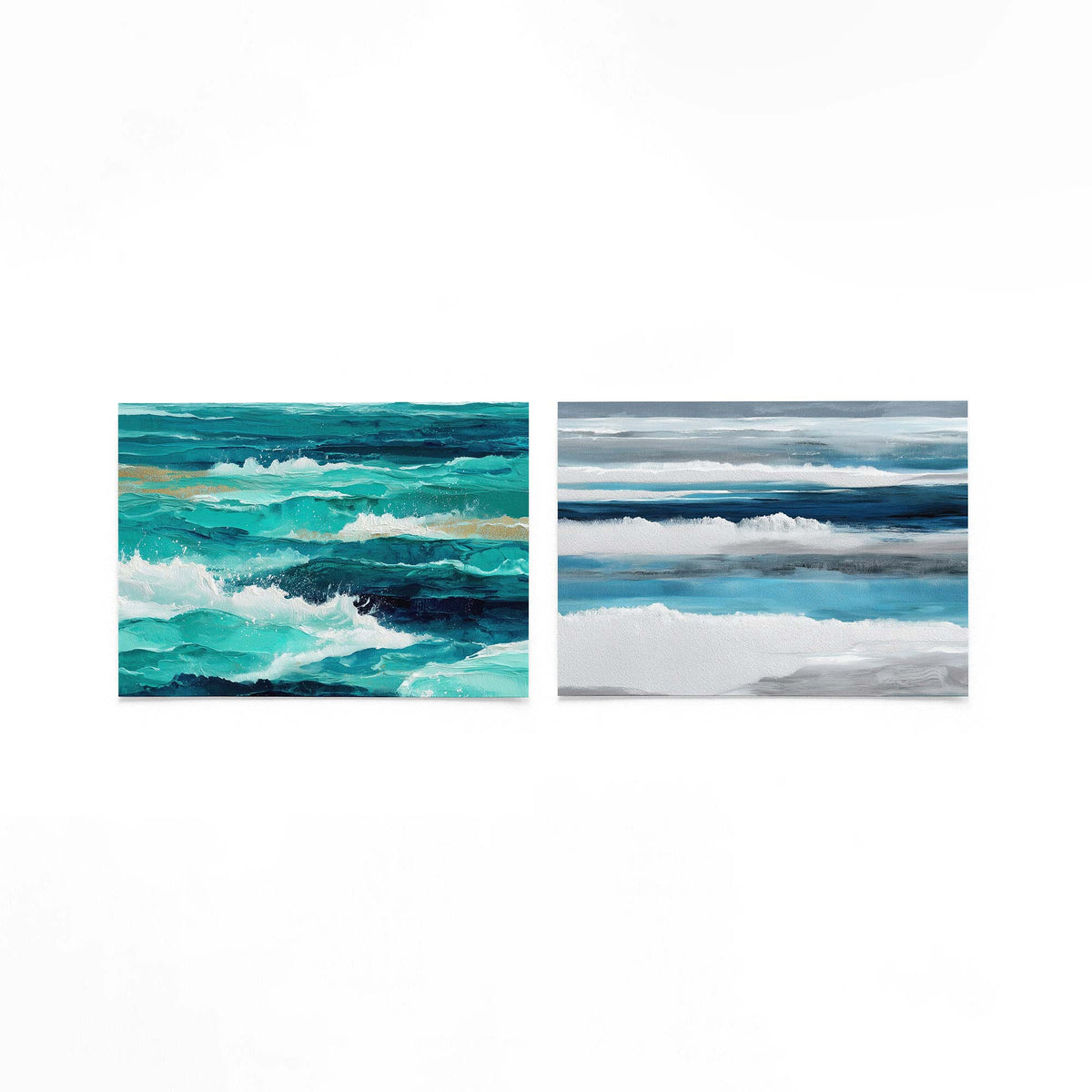 Twee liggende posters met turquoise en witte golven op een gebroken witte achtergrond