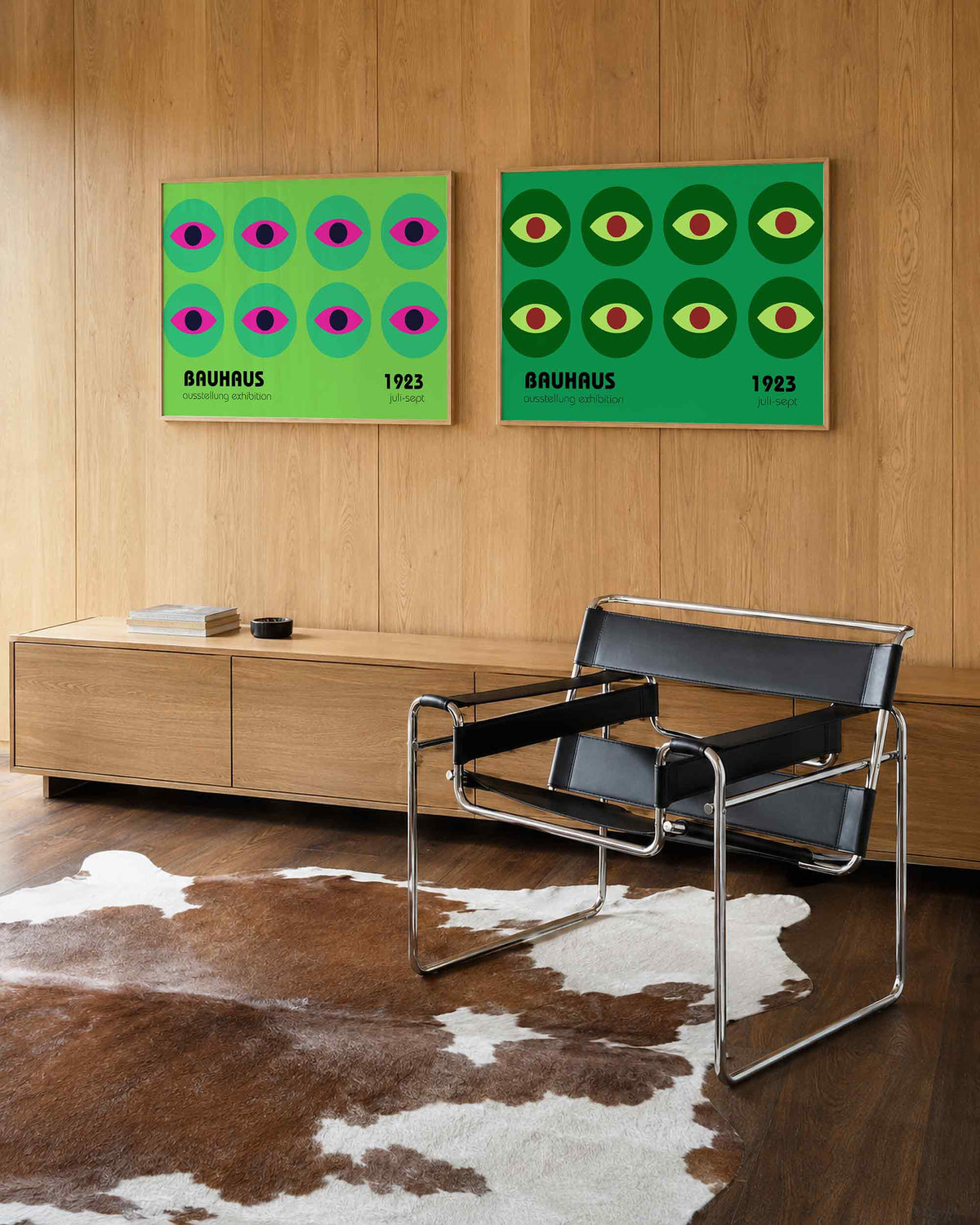 Interieurmockup van tweedelige landscape-posterset met herhalende ogen in groen