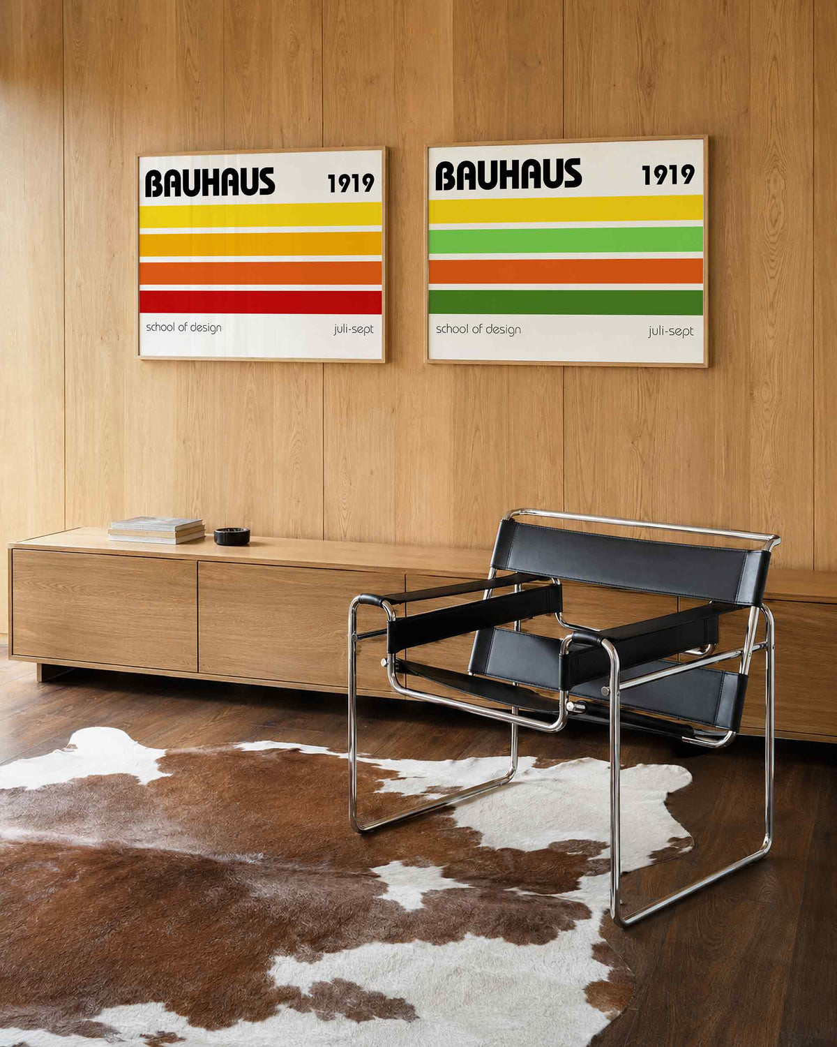 Interieurmockup van tweedelige landscape-posterset met kleurrijke schoolbanen