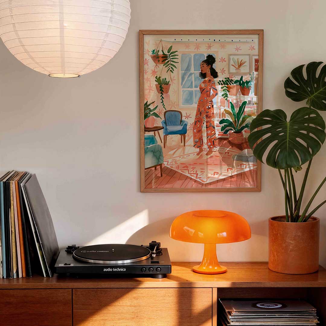 Vrouw in kleurrijke kamer Poster