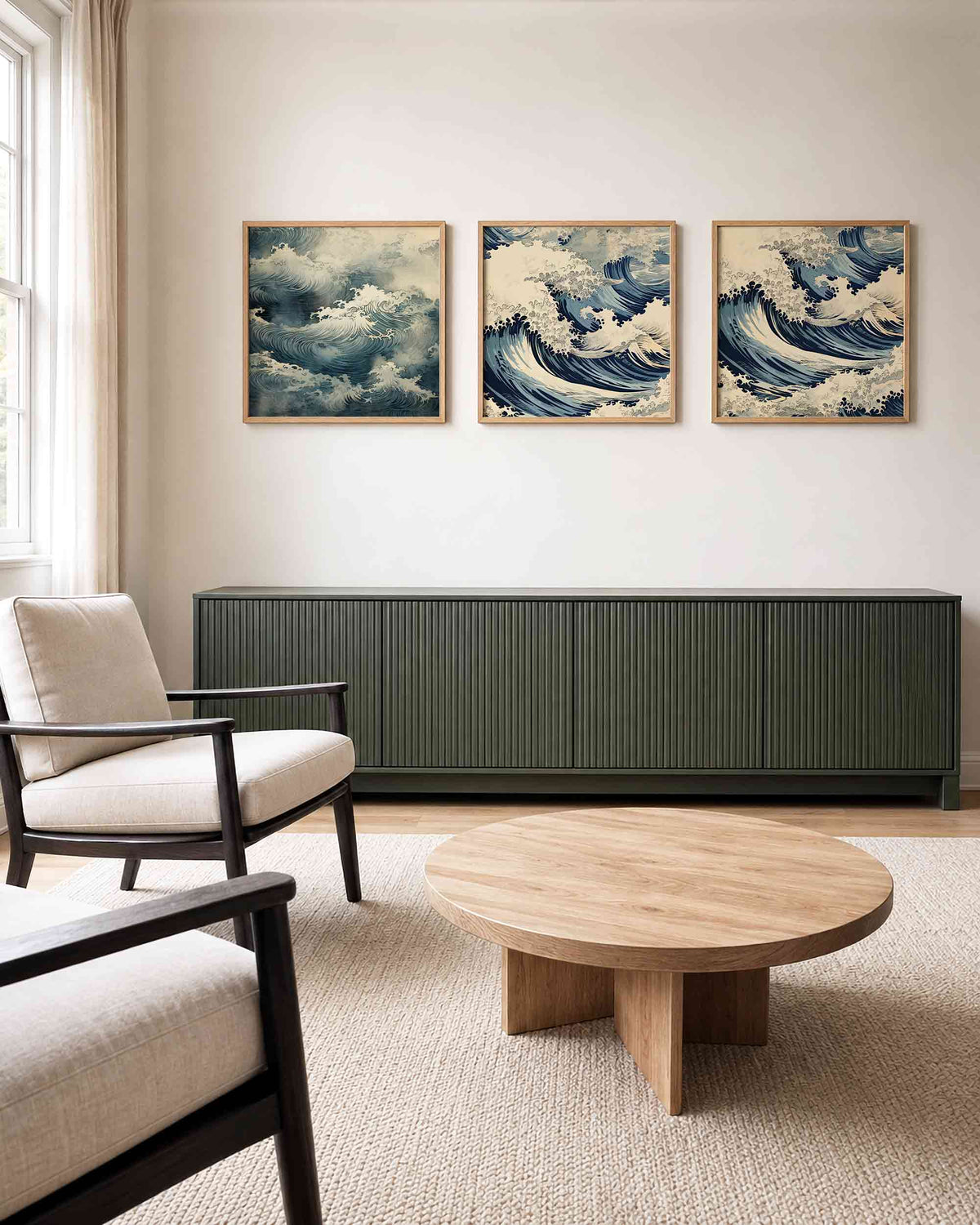 Interieurpresentatie van een driedelige vierkante posterset met japanse golven